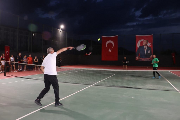 Koçarlı’da tenis rüzgarı esiyor