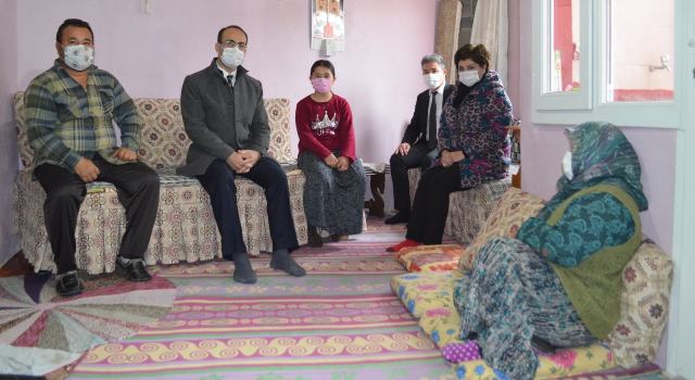 Kaymakam Tepeliden ihtiyaç sahibi ailelere ziyaret