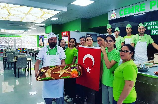 29 Ekim’de Ay Yıldızlı pide yaptı