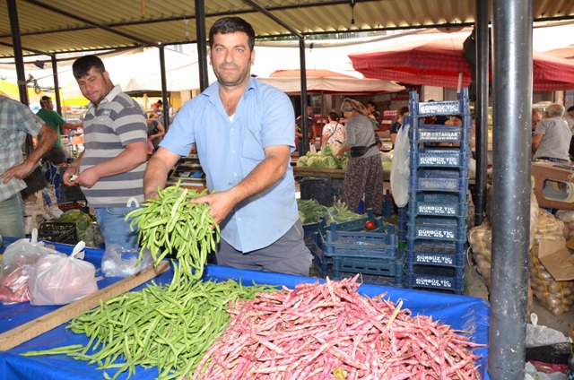 Pazar tezgahları cep yakıyor
